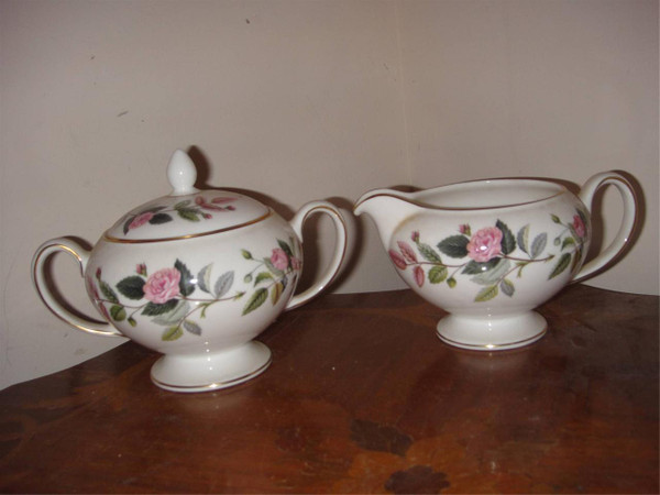 Wedgwood Hathaway Rose  Gold Complete 89 Piece China Set for 12 