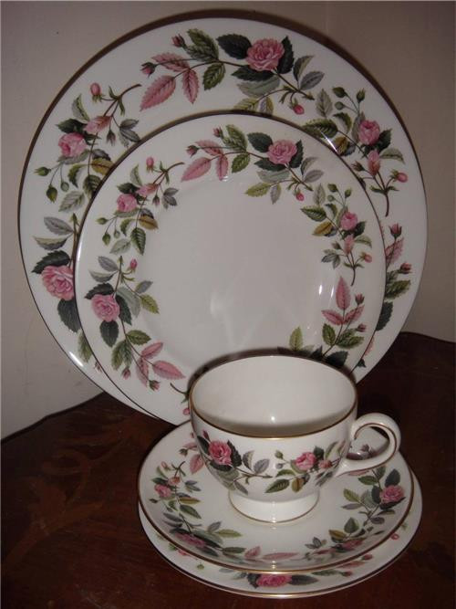 Wedgwood Hathaway Rose  Gold Complete 89 Piece China Set for 12 