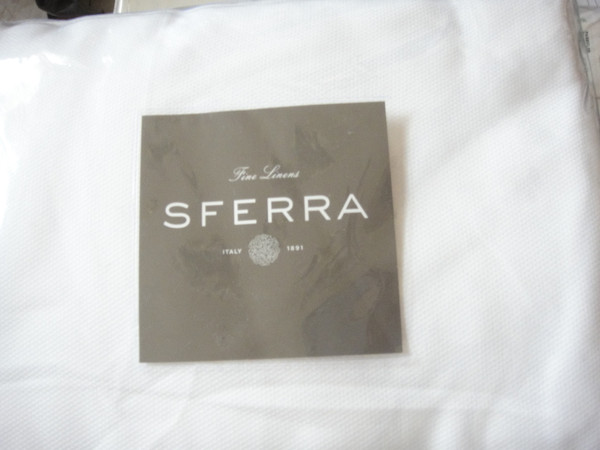 Sferra Squire 90 inch Round Tablecloth 