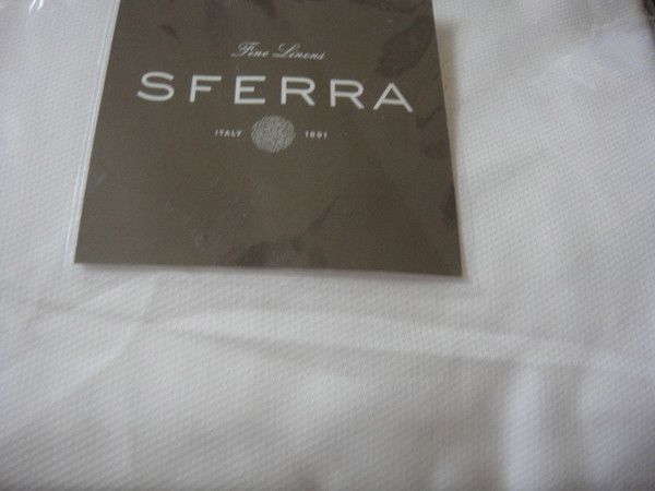 Sferra Squire 90 inch Round Tablecloth 