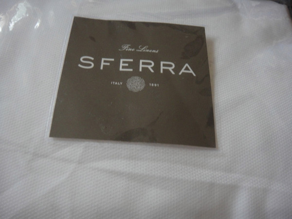 Sferra Squire 90 inch Round Tablecloth 