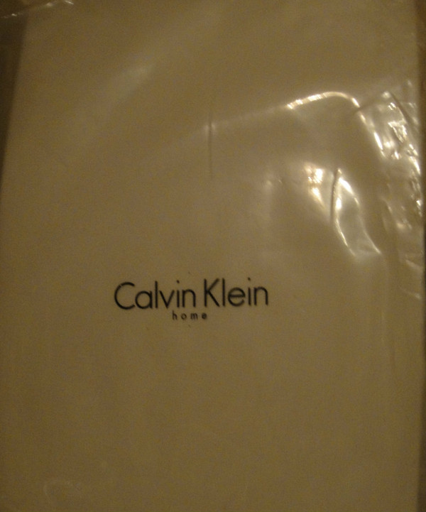 Calvin Klein Pearl Edge Solid Sateen Creme King sheet Set