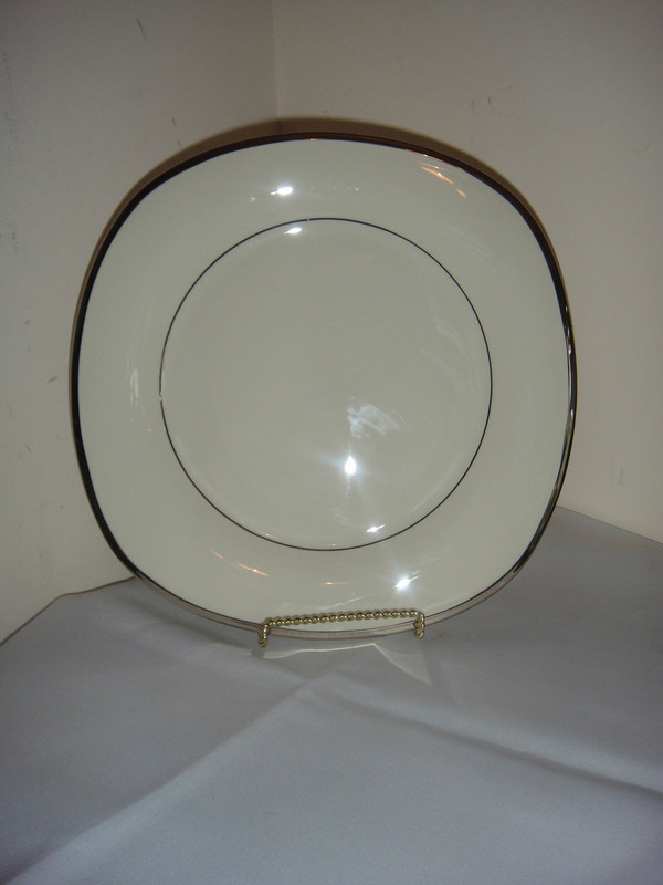 Lenox Dimension Solitare Square Ivory Platinum Dinner Plate