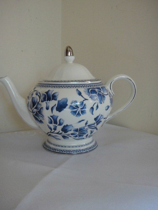 Richard  Ginori  Blue " Jasmine" Teapot & Lid Bone China New
