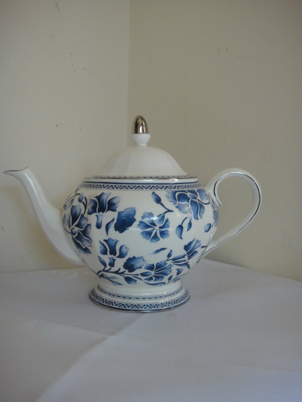 Richard  Ginori  Blue " Jasmine" Teapot & Lid Bone China New