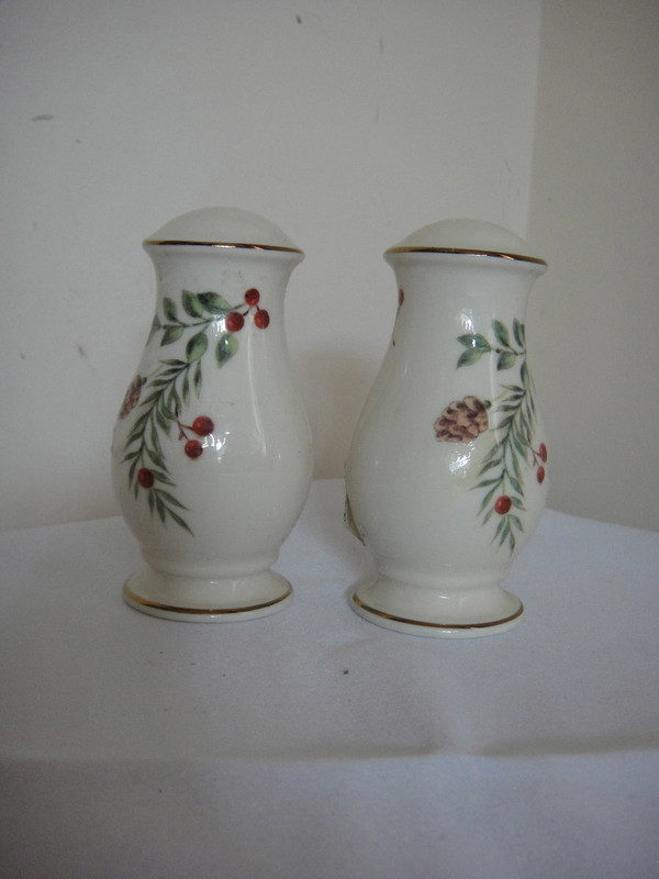 Lenox Boxwood & Pine Salt & Pepper Shaker 