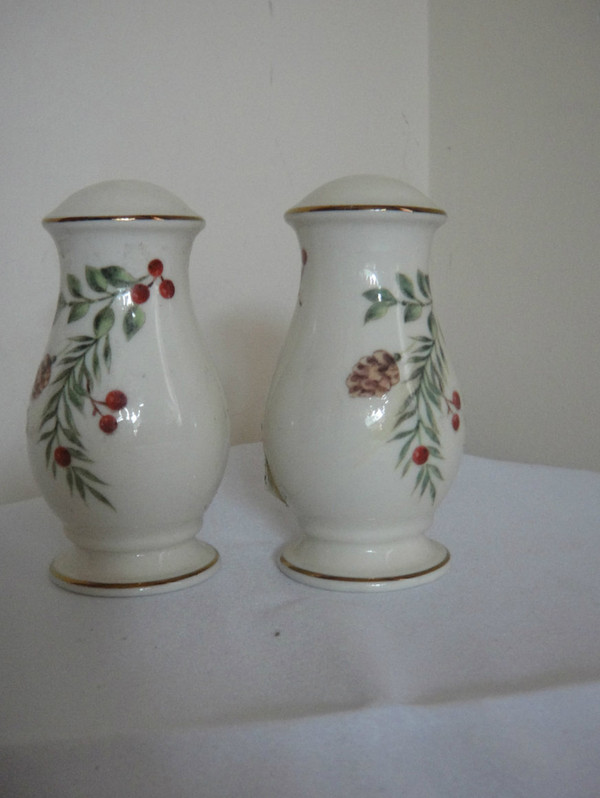 Lenox Boxwood & Pine Salt & Pepper Shaker 