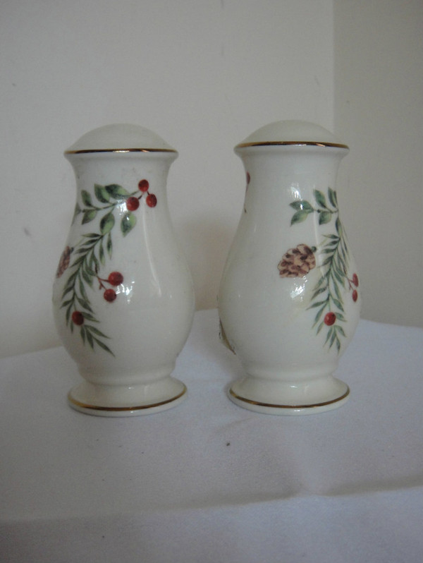 Lenox Boxwood & Pine Salt & Pepper Shaker 