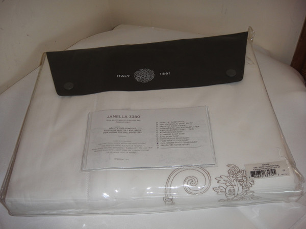 Sferra Janella Queen Duvet Cover Set White Dark Khaki