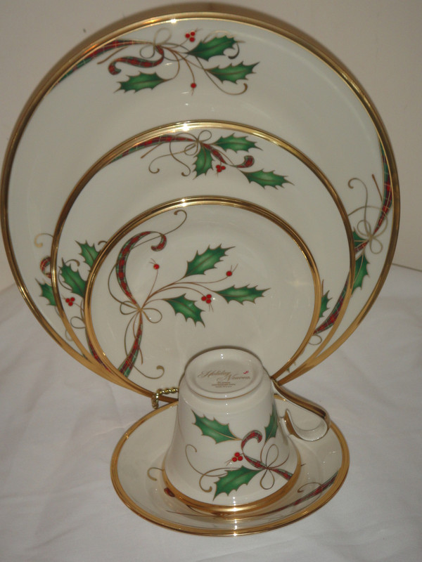 Lenox Holiday Nouveau Gold 42pc Set Christmas Bone China Set For 8