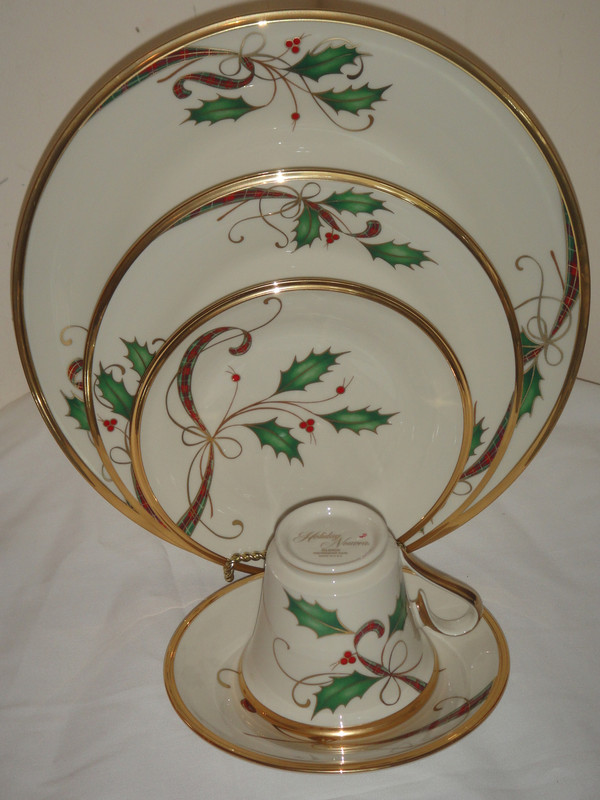 Lenox Holiday Nouveau Gold 42pc Set Christmas Bone China Set For 8