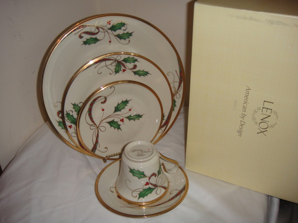 Lenox Holiday Nouveau Gold 42pc Set Christmas Bone China Set For 8
