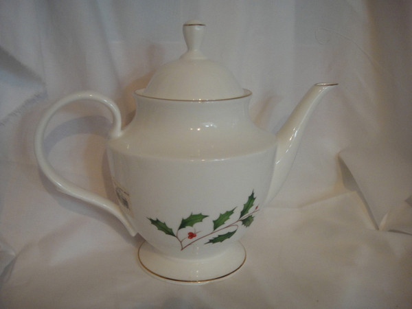 Lenox Holly Gold Teapot with Lid New