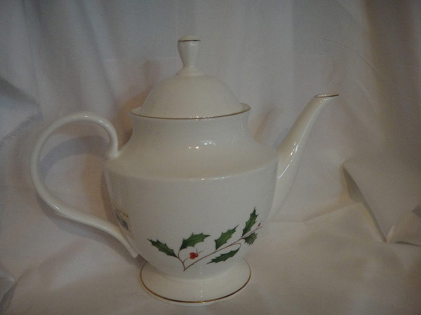 Lenox Holly Gold Teapot with Lid New