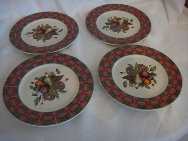 Lenox Holiday Tartan Set of 4 Ttbit Party Plates New no  Box