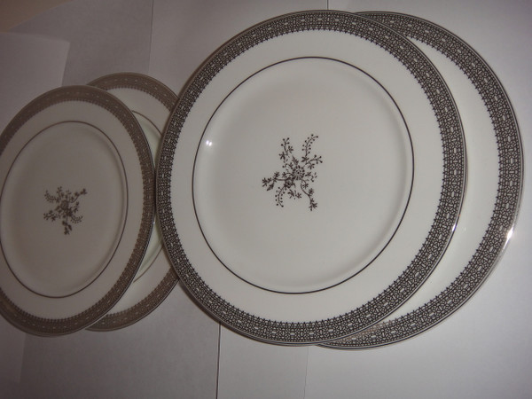 Wedgwood Vera Wang Vera Lace Set of 4 Soiree Party Plates New 