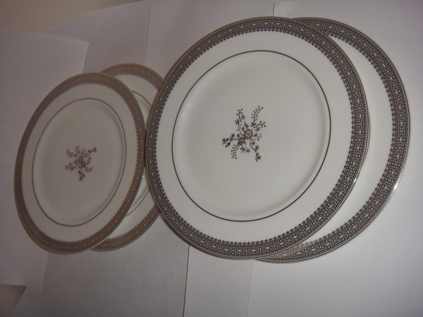 Wedgwood Vera Wang Vera Lace Set of 4 Soiree Party Plates New 