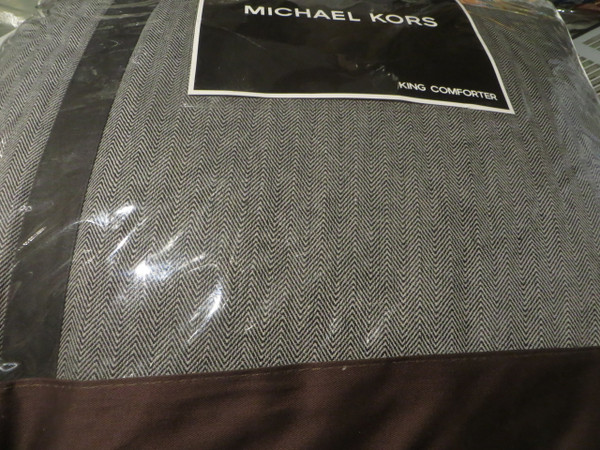 Michael Kors Nob Hill King Comforter  New