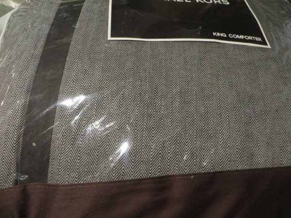 Michael Kors Nob Hill King Comforter  New