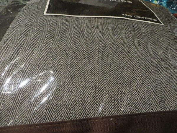 Michael Kors Nob Hill King Comforter  New