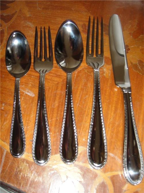 Vera Wang  Vera Lace 18/10 stainless 5 pc Flatware set for 1  New