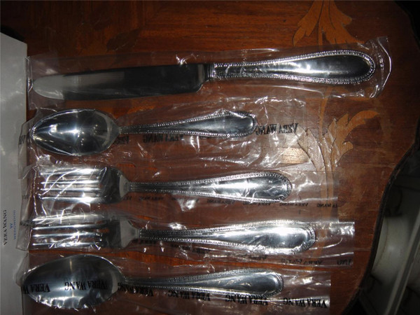 Vera Wang  Vera Lace 18/10 stainless 5 pc Flatware set for 1  New
