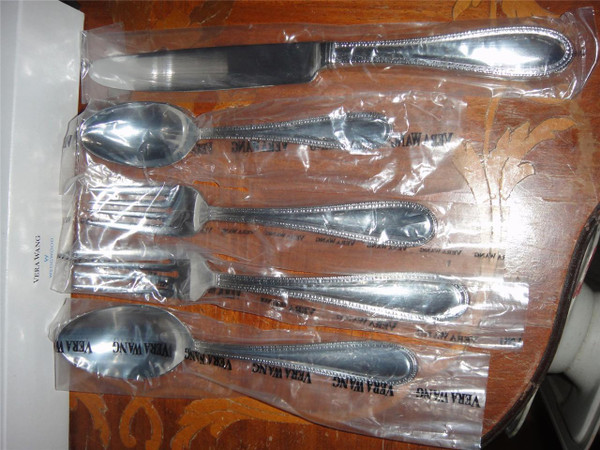 Vera Wang  Vera Lace 18/10 stainless 5 pc Flatware set for 1  New