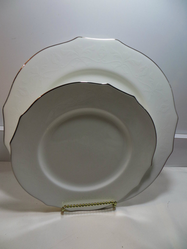 Richard Ginori Duchessa  Embossed Virginia Bone White Platinum 