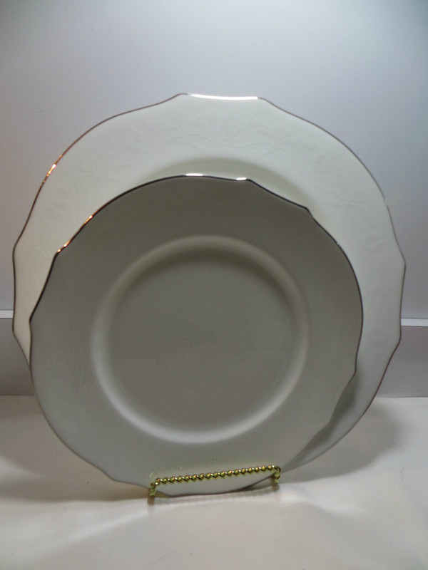 Richard Ginori Duchessa  Embossed Virginia Bone White Platinum 