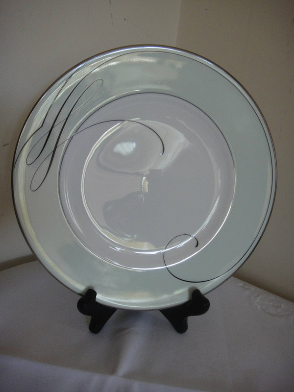 Waterford Ballet Ribbon 9inch Mint Satin Accent Plate (4)