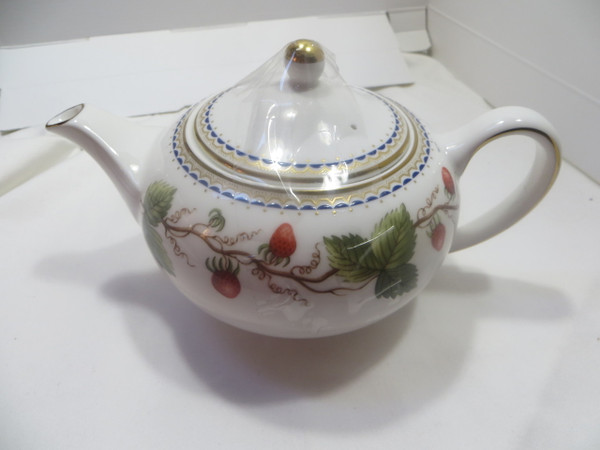 Wedgwood Wild Strawberry Archive Small Teapot