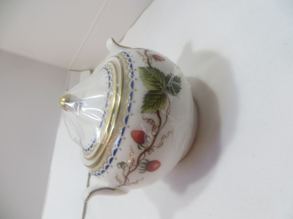 Wedgwood Wild Strawberry Archive Sugar Bowl New