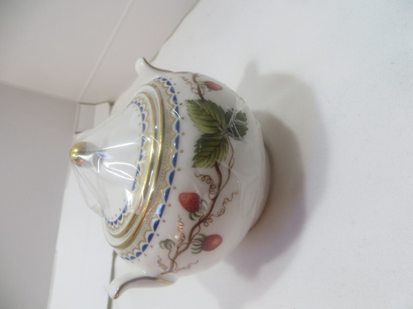 Wedgwood Wild Strawberry Archive Sugar Bowl New