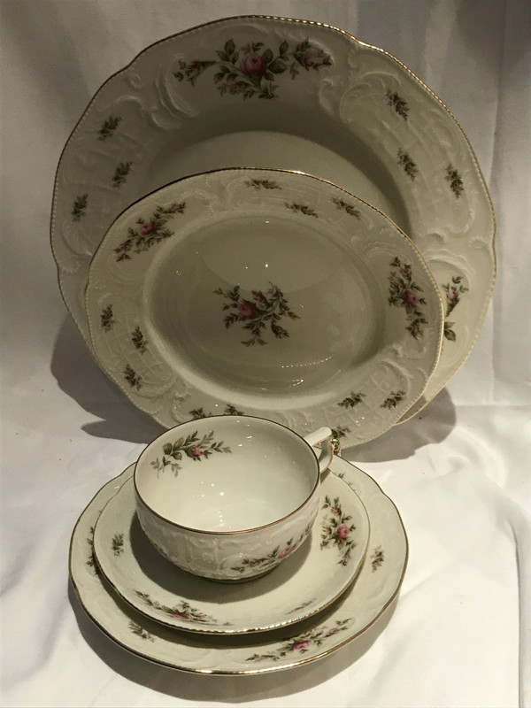 Rosenthal Ramona Ivory Rose Sanssouci Germany Dinnerware Set for 1