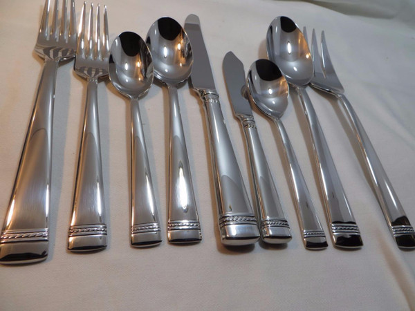 Vera Wang with Love 64-Piece Flatware Place Setting 