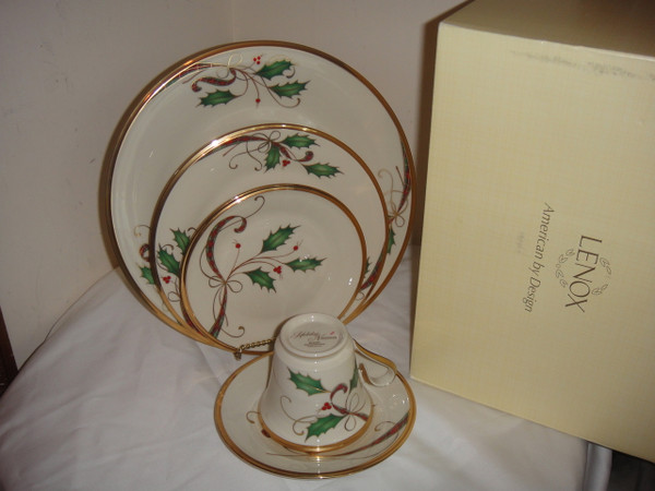 Lenox Holiday Nouveau Gold 42pc Set Christmas Bone China Set For 8