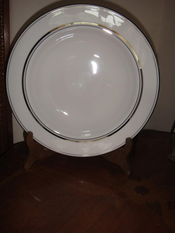 Library Lane Platinum 9in Soup Bowl with Rim

Crafted of Bone China
Accented with pure platinum