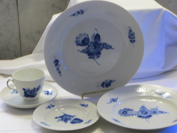 Royal Copenhagen  5P Dinner Set Porcelain Blue Flower Braided 