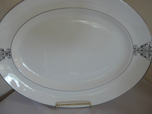 Wedgwood Vera Wang Imperial Scroll 13.7 inch Oval Platter 