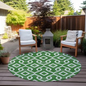 8' Emerald And Ivory Round Geometric Washable Indoor Outdoor Area Rug