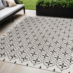 5' X 7' Ivory And Black Geometric Indoor Outdoor Area Rug