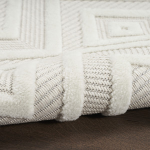 3' X 5' Ivory And White Geometric Indoor Outdoor Area Rug