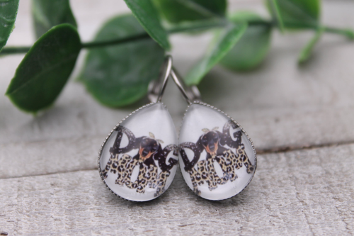 Dachshund Dog Mom || Glass Teardrop French Lever Earrings