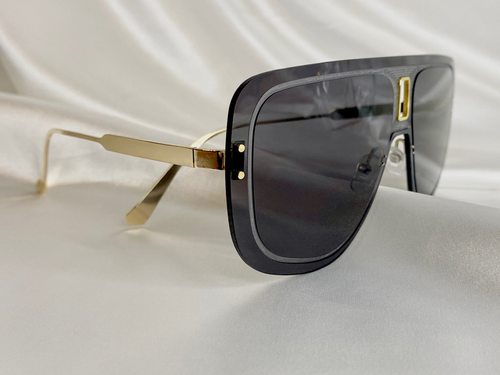 Rihanna - Oversized Sunglasses