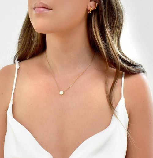 KAT DAINTY GOLD PEARL PENDANT NECKLACE