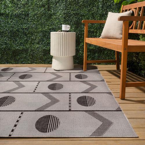 4' X 6' Cream And Black Geometric Indoor Outdoor Area Rug