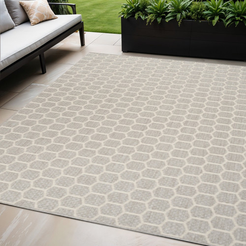 5' X 7' Gray And Ivory Geometric Indoor Outdoor Area Rug