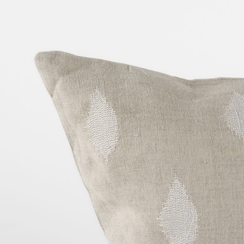 Homeroots Home Decor Beige And White Patterned Pillow Cover, Beige and White, 18 x 18 Inch