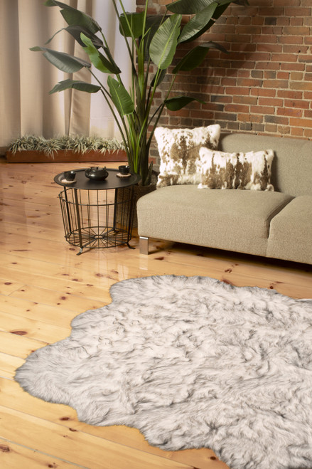 Homeroots Home Decor 5' x 6' Grey Ombre Faux Sheepskin Non Skid Area Rug, Grey Ombre