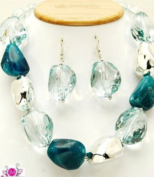 Gorgeous Clear and Blue Bead Set